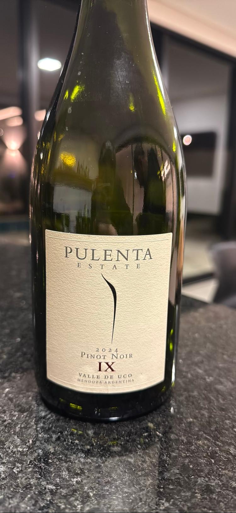 Garrafa de Pinot Noir
